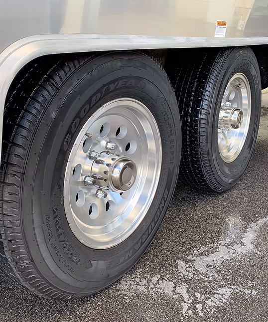 Tandem trailer wheels and tires